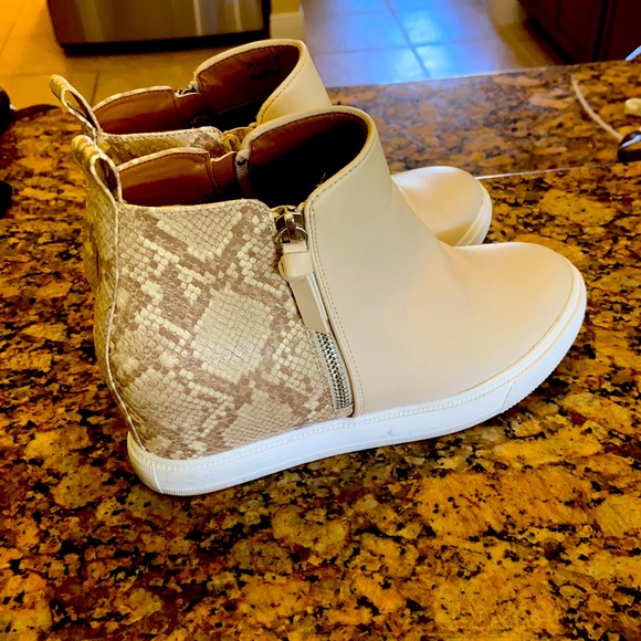 Dolce Vita Boot - Picture 1 of 3